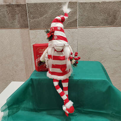 Lógó lábú karácsonyi manólány