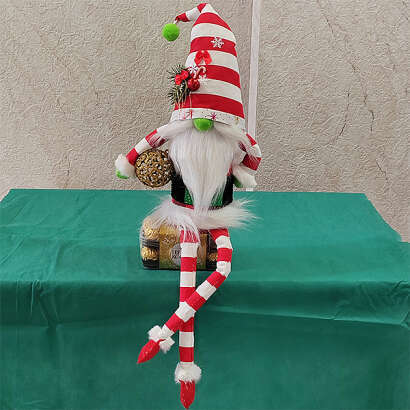 Lógó lábú karácsonyi manófiú